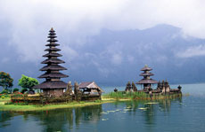 水神庙(Pura Ulun Danau)和布拉坦湖（Danau Beratan）